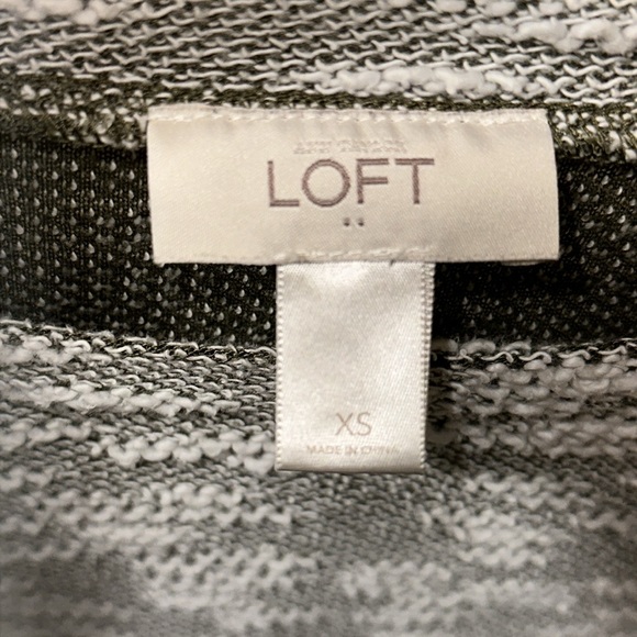 Loft grey and white size small women’s sweater - Picture 2 of 4